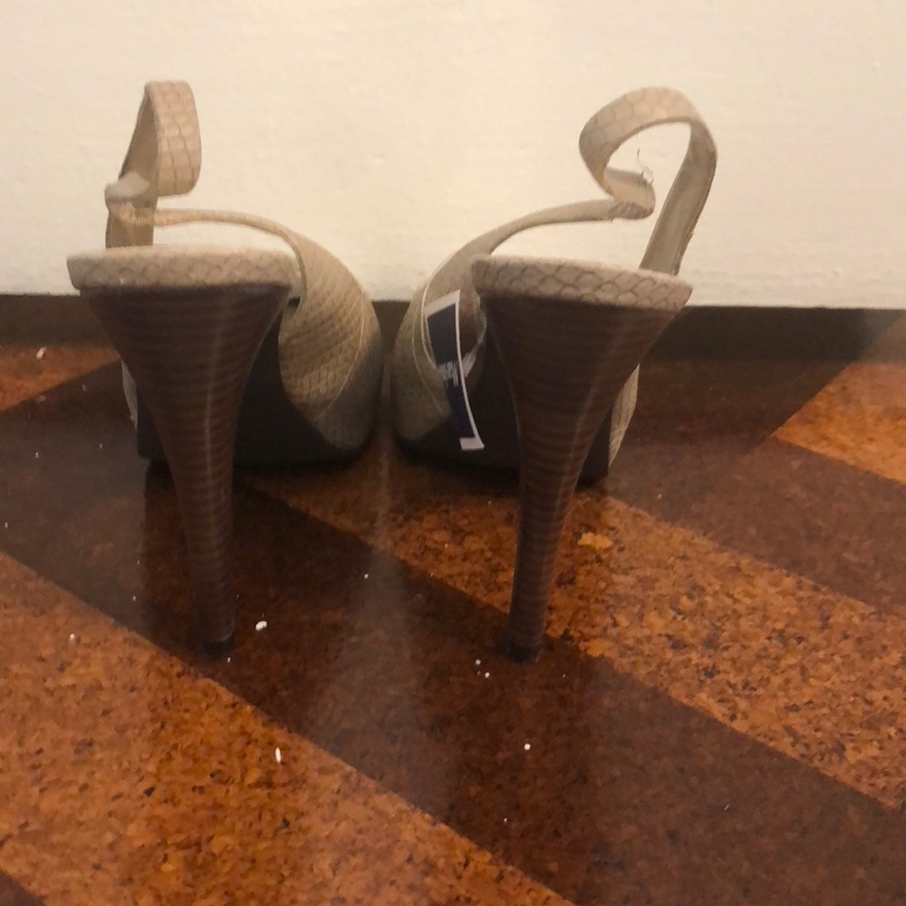 Brand new leather heels - Picture 3 of 3